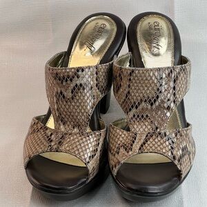 Euro Soft, python embossed heel